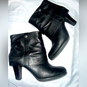 BCBG Paris Cinelia Womens Black Leather Fold Over Cuff Ankle Heel Boots Sz 8.5B